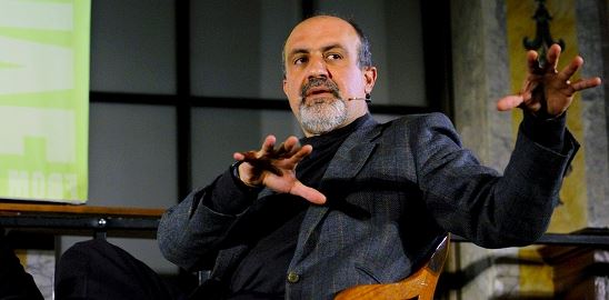 Taleb: Další černá labuť? Státní schodky!