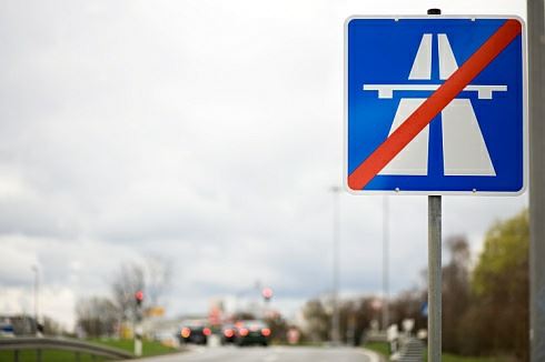 Dálnice bychom si měli platit „městskou známkou“, ne tou dálniční