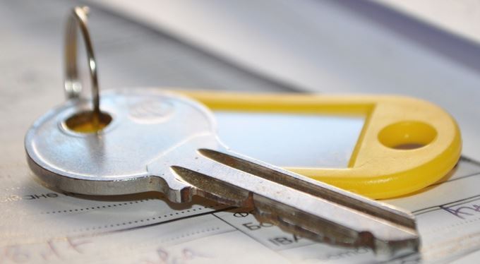 Hypotéky zlevňují jen nepatrně. Na 4 % letos zapomeňte