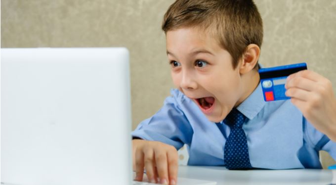 Banky lákají školáky na kapesné. Velký přehled dětských účtů
