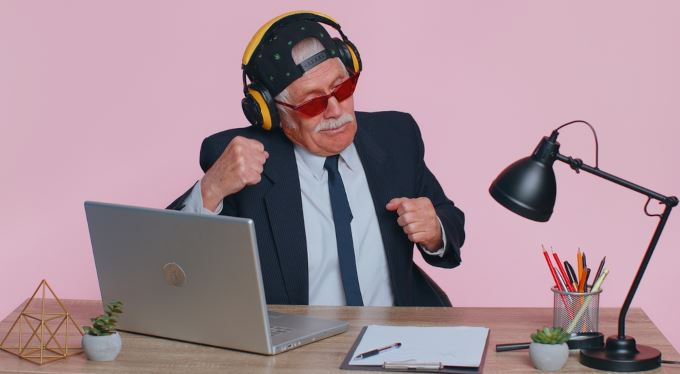Pracující důchodci ušetří na pojistném. První čísla jsou tady