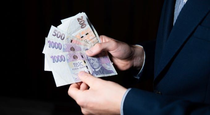 Odměna 3000 Kč jen za zkoušku, láká banka. Podmínku splníte snadno