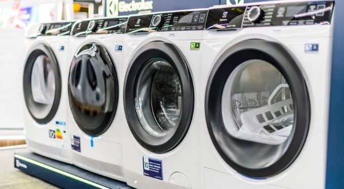 Rekordní pokuta pro Elektrolux. Diktoval prodejcům ceny