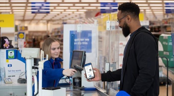 Tesco prohrálo s Lidlem. Žlutý kruh v modrém čtverci musí pryč