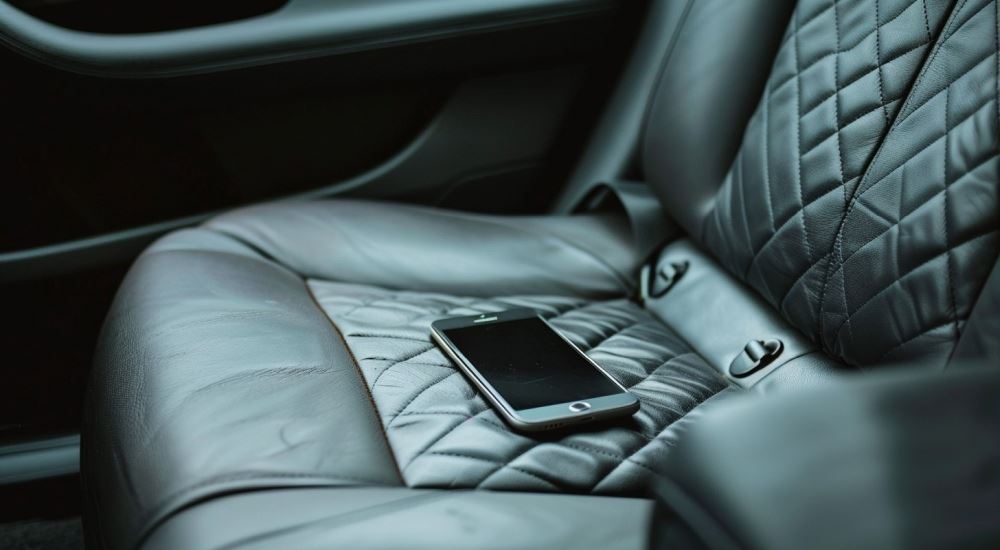 Za zapomenutý mobil tučné výkupné. Co dělat, když vás taxikář vydírá