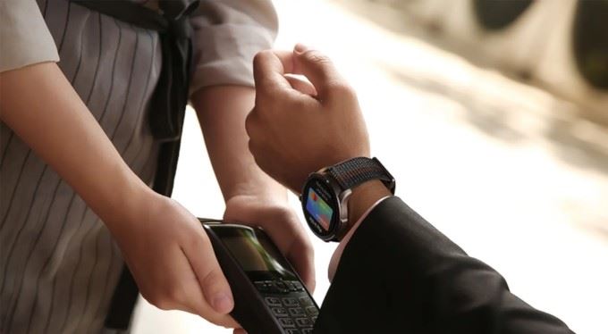 mBank spouští Zepp Pay. Umožní platit hodinkami Amazfit