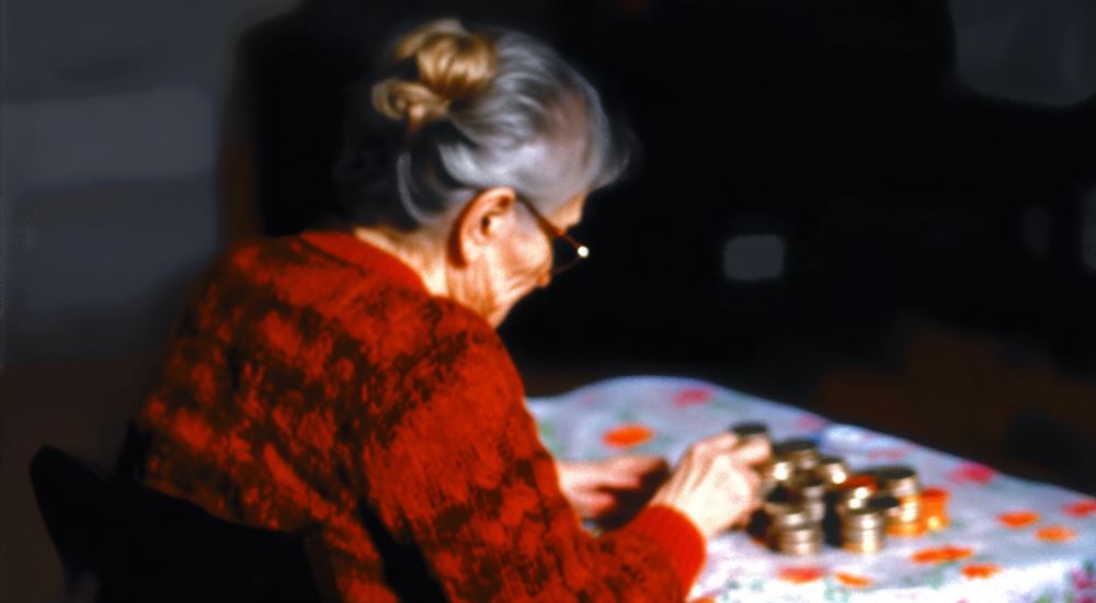 Důchod v hotovosti prudce zdraží. Vyplatí se účet, radí úřad