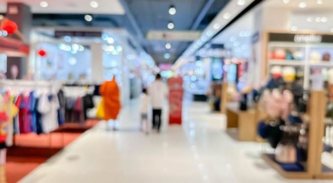 Diskonty, hodinky i fastfoody. Nové značky, které míří do Česka