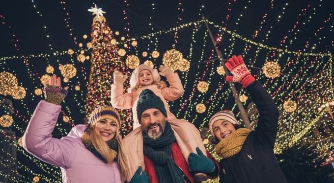 Svařák, kluziště i ruské kolo. Osm tipů, kam v Česku vyrazit na adventní trhy