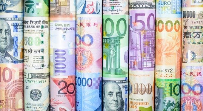 Bývalí klienti Equa přijdou o výhodu. Raiffka sjednotí účty s cizí měnou