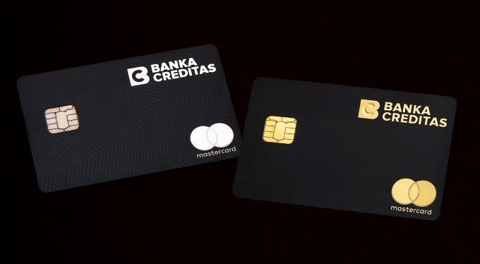 Banka vydává unikátní karty z keramiky a kovu. Komu je nabídne?
