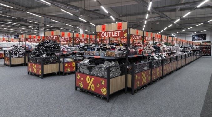 Lidl Outlet láká davy. Přibudou další, nebo skončí jako ten od konkurence?