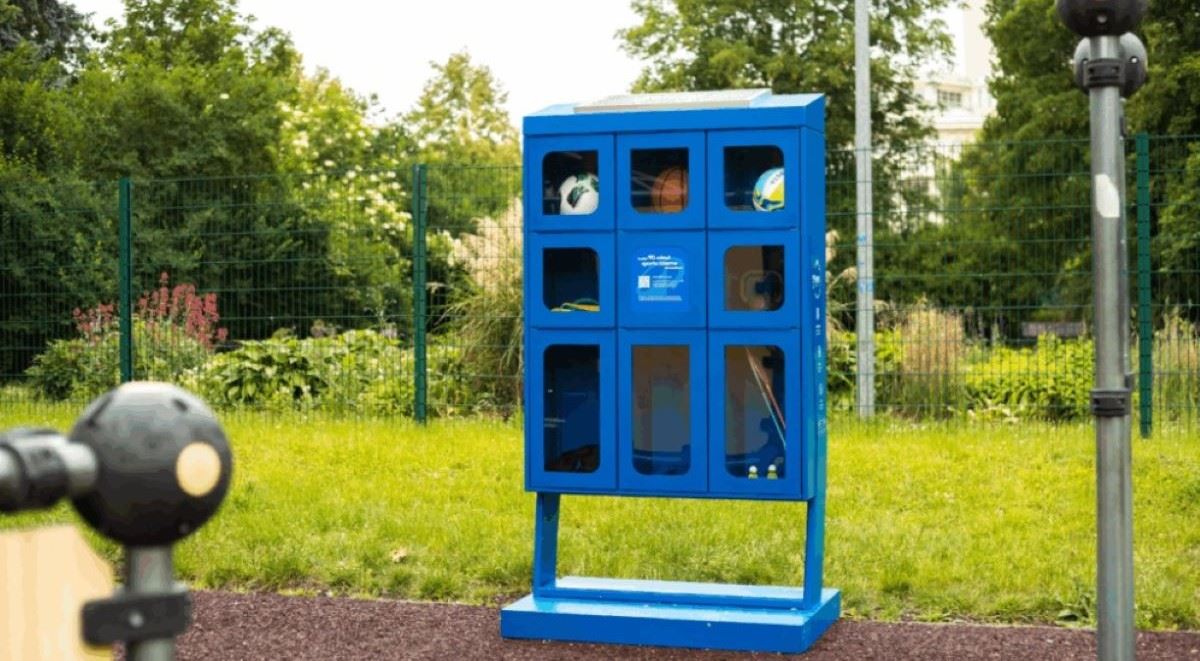 Sportovní výbavu si půjčíte z boxů. Decathlon testuje v Česku novinku