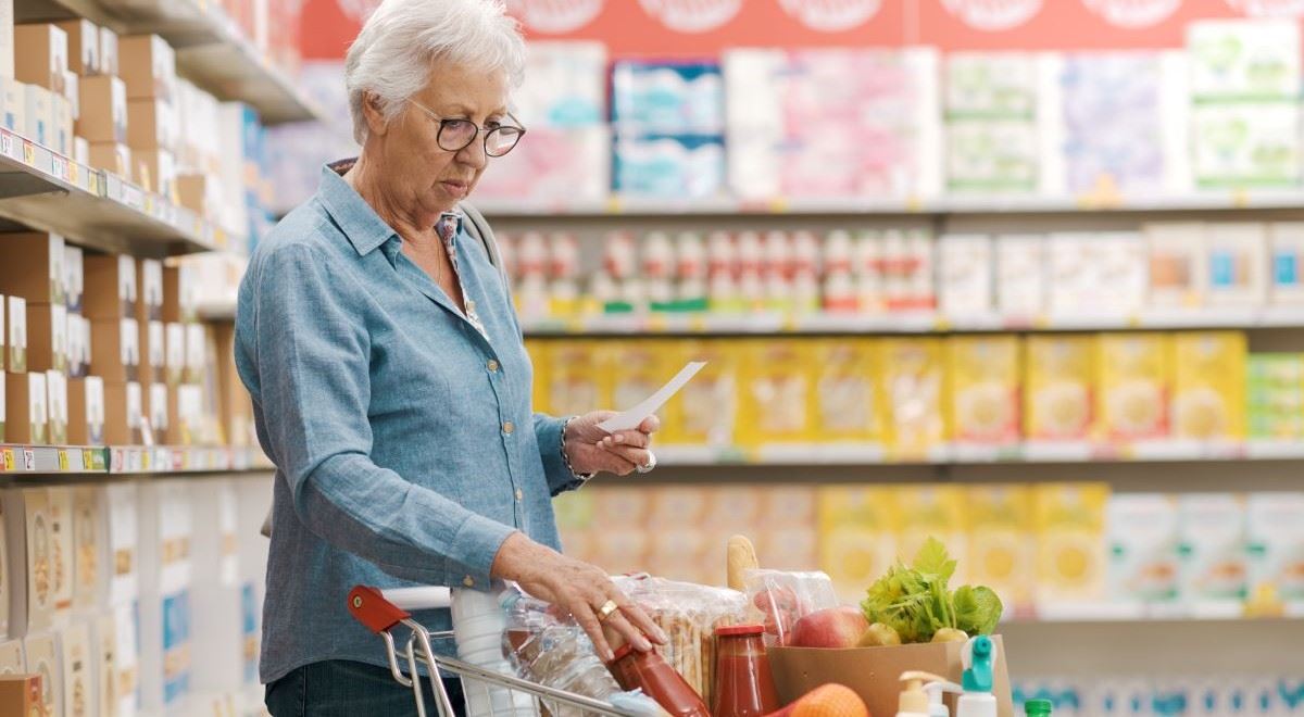 Co seniorům nejvíc vadí při nakupování? Tohle možná znáte i vy