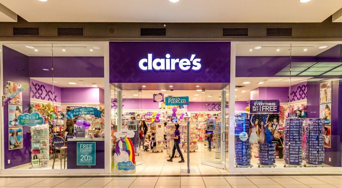 Řetězec Claire’s má problémy. Škodí mu levná konkurence i cla