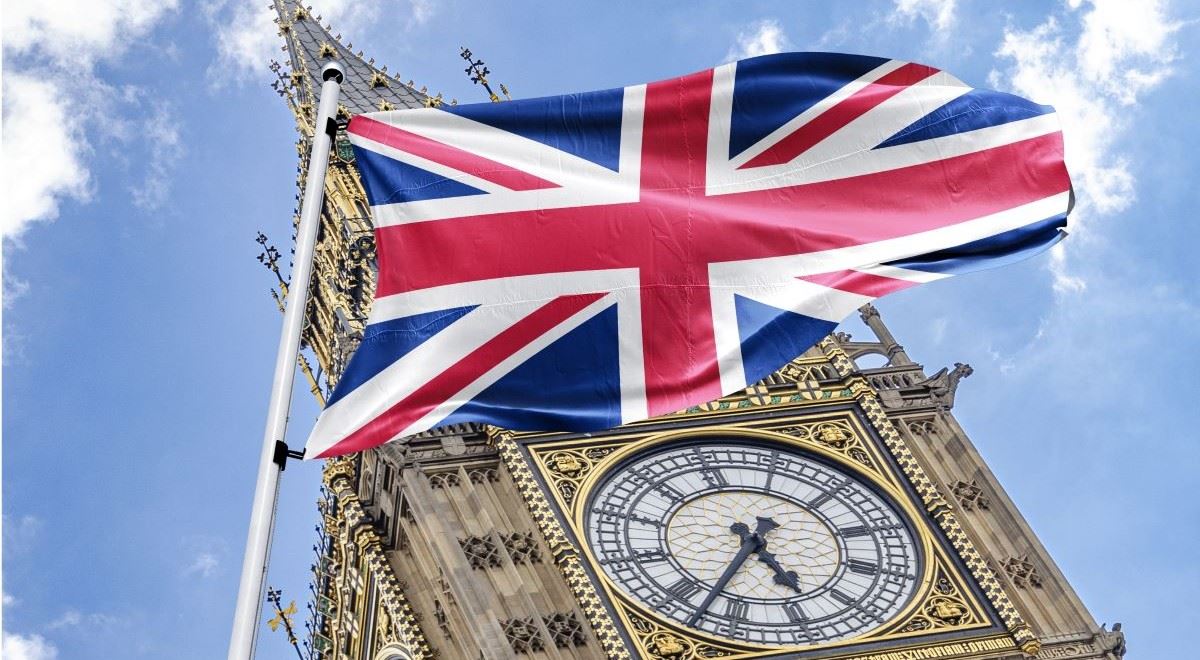 Podvodníci vydělávají na falešném povolení do Británie. Nachytat se je snadné