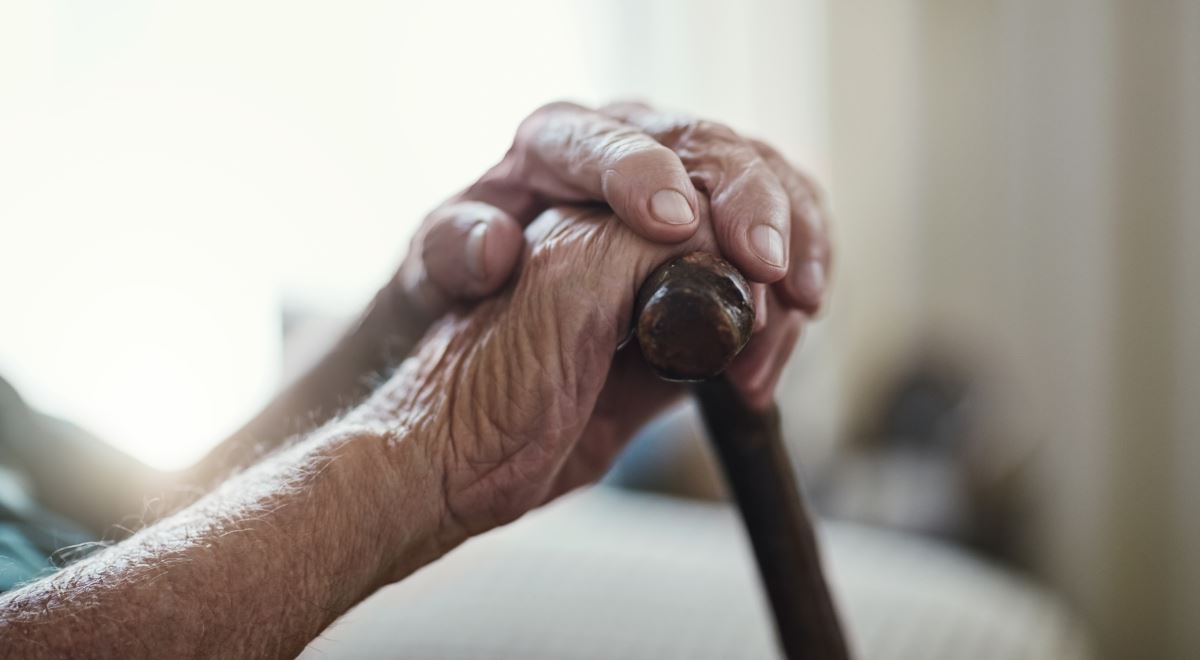 Spoléhat na stát, rodinu, nebo sebe? Realita českého stáří se mění