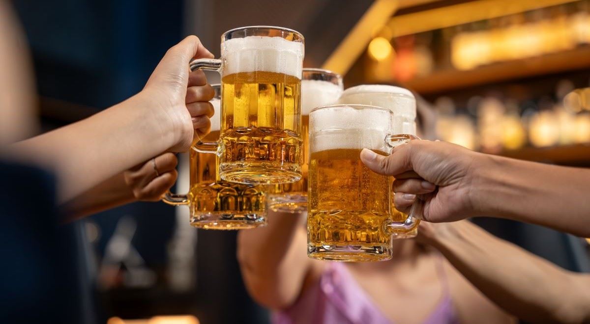 Na skleničku od Itálie až po Island. Jak se liší ceny alkoholu napříč Evropou