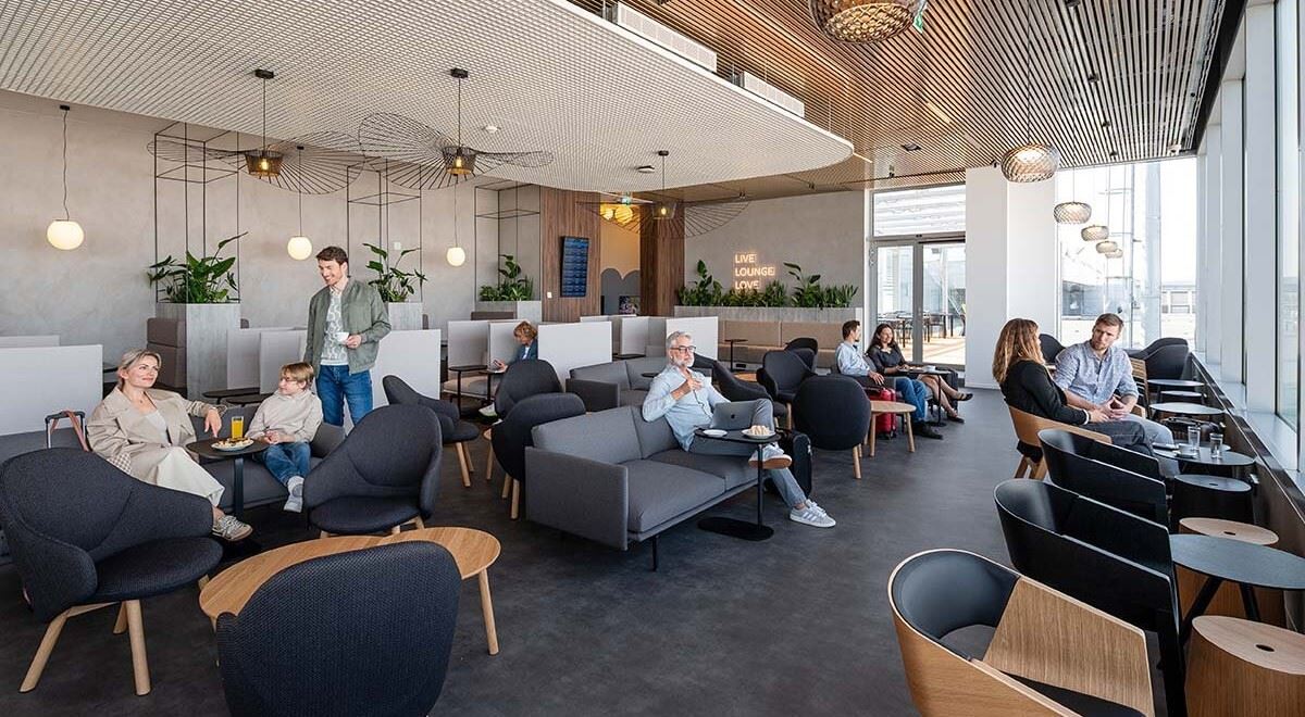 Neomezené vstupy do salonků na letištích skončí. Mastercard mění benefit