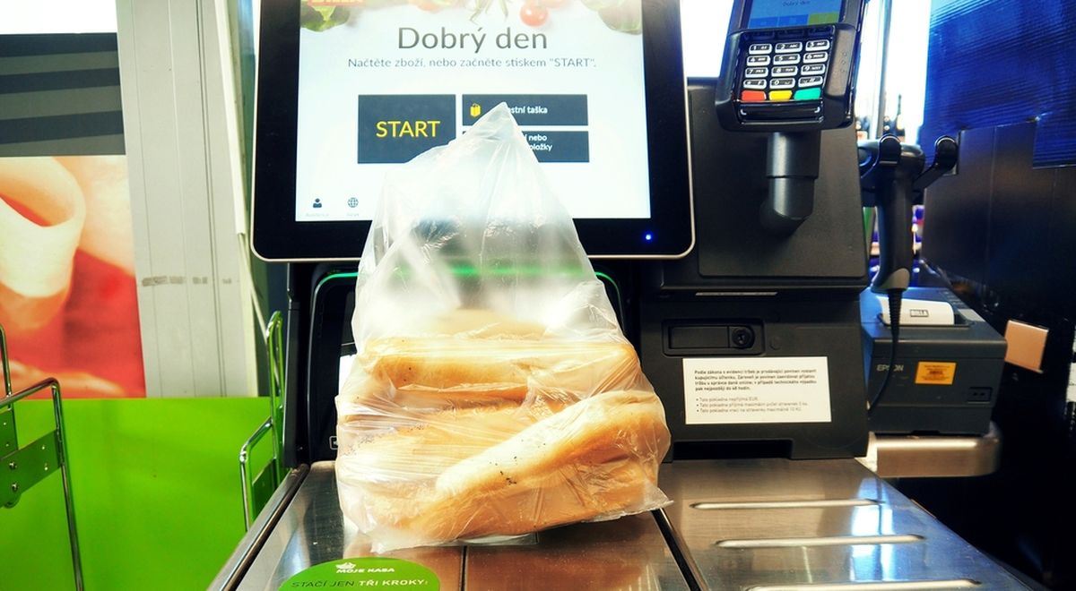 Jen si užijte brigádu na samoobslužné kase. Já mám rád paní pokladní