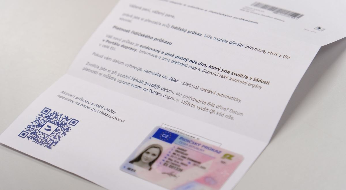 Půl milionu lidí letos končí platnost řidičáku. Už nemusí na úřad