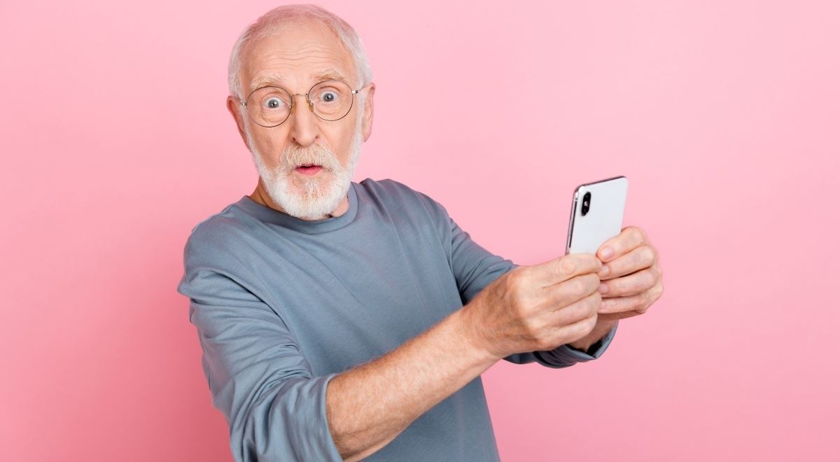 Chcete průkaz důchodce plný výhod? Pozor na omyl, varuje úřad