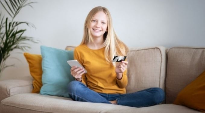 Kvůli založení dětského účtu v Raiffeisenbank už klienti nemusí na pobočku