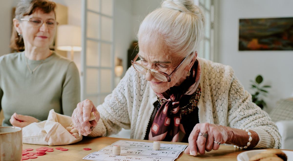 Domácí péče vás nemusí zničit. Expertka radí, jak přežít nápor na psychiku i peněženku