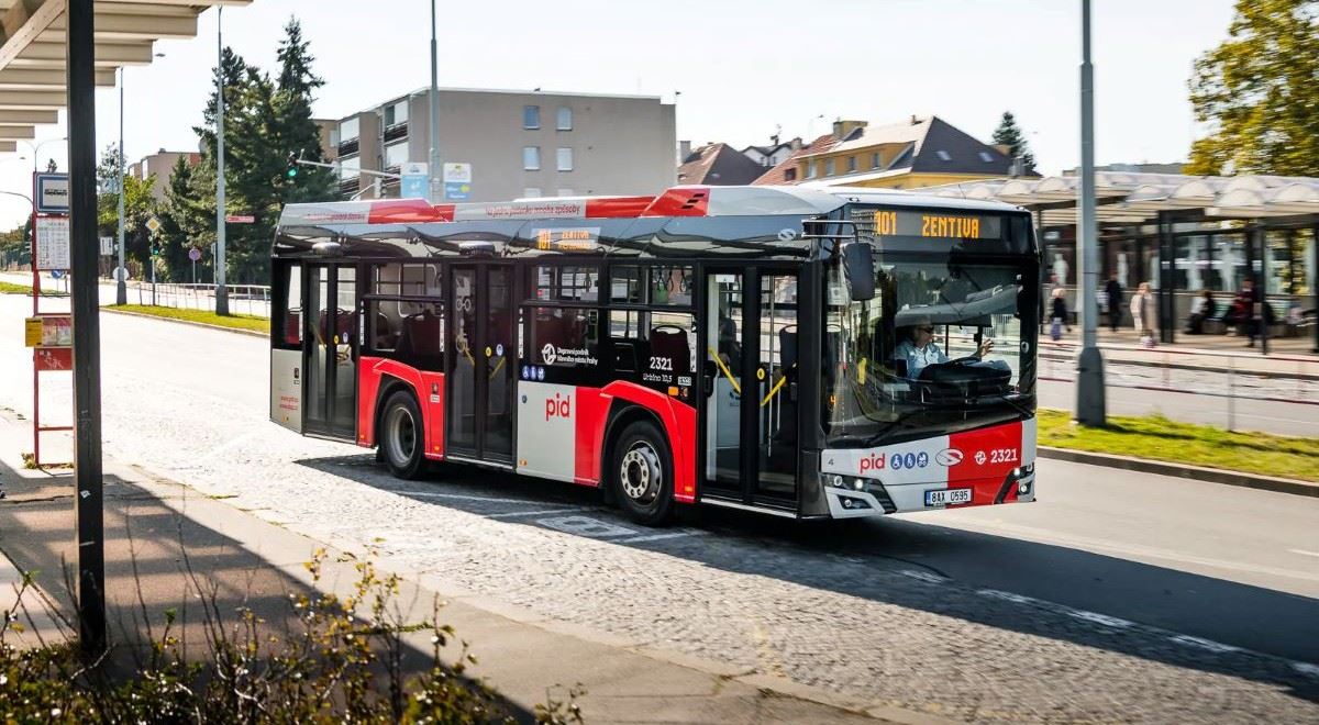 Konec zastávek „odspodu“. Pražské autobusy nabídnou přehlednější navigaci i dobu jízdy