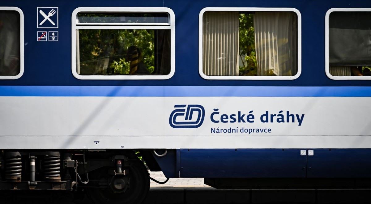 Oběd ve vlaku za téměř osm set. České dráhy představily nové sezónní menu