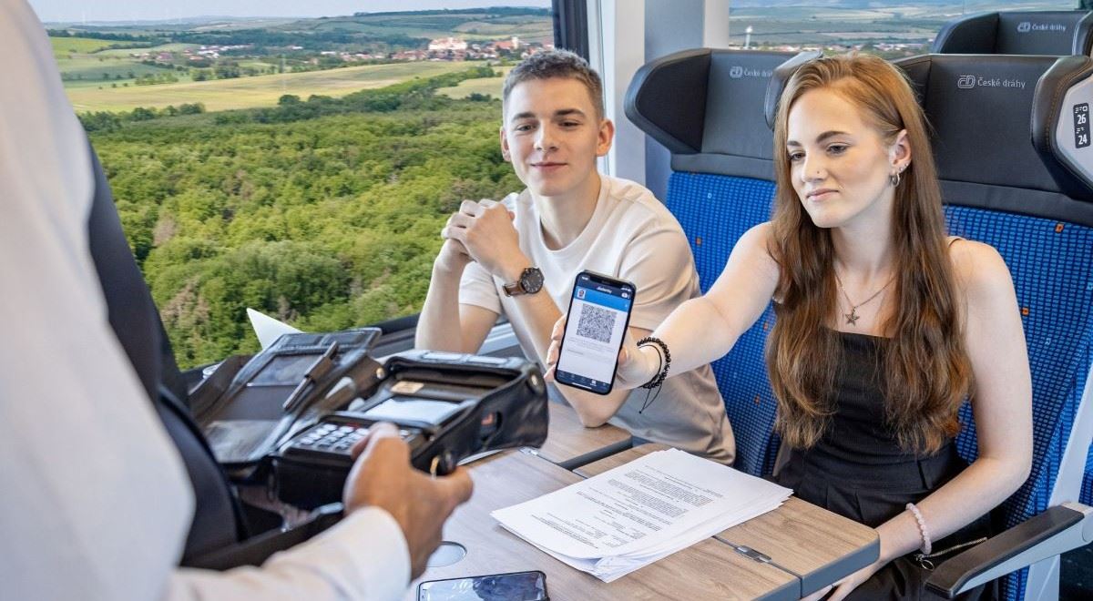 Na Vysočině už stačí mobil. Jízdenku na autobus i MHD nově koupíte online