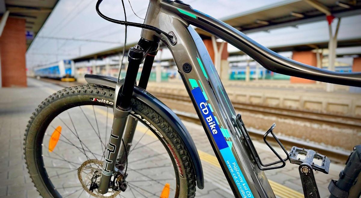 České dráhy půjčují kola. Zájem o ně roste, k dispozici jsou na nádražích