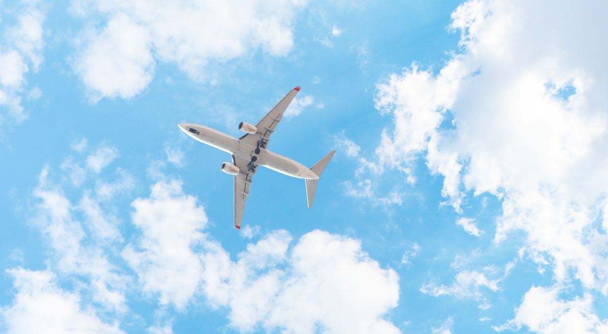 Cestující obcházejí Dubaj i Dauhá. Přibývá přímých letů do Asie a Afriky