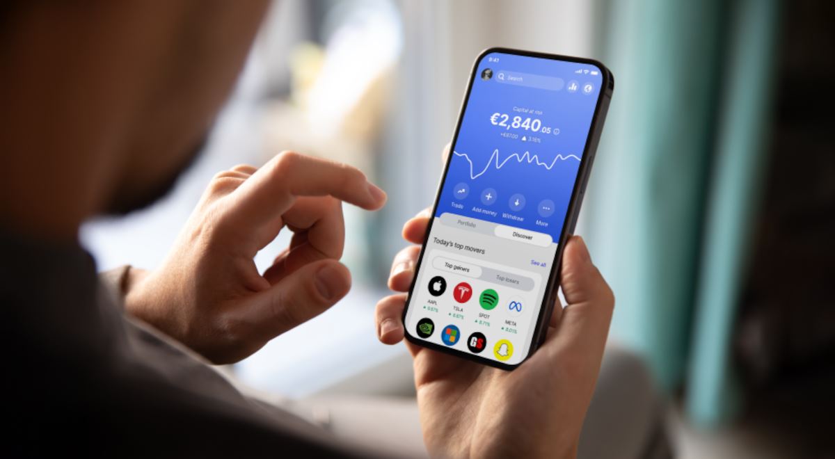 Drobný investor se mění. Přibývá pravidelné investování a disciplína