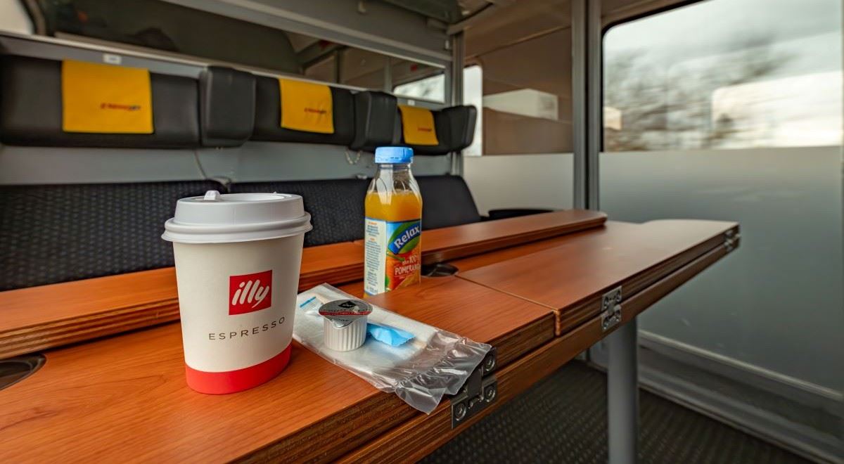 Káva zdarma, která neexistuje. Na krátkých jízdách RegioJetu s benefitem nepočítejte