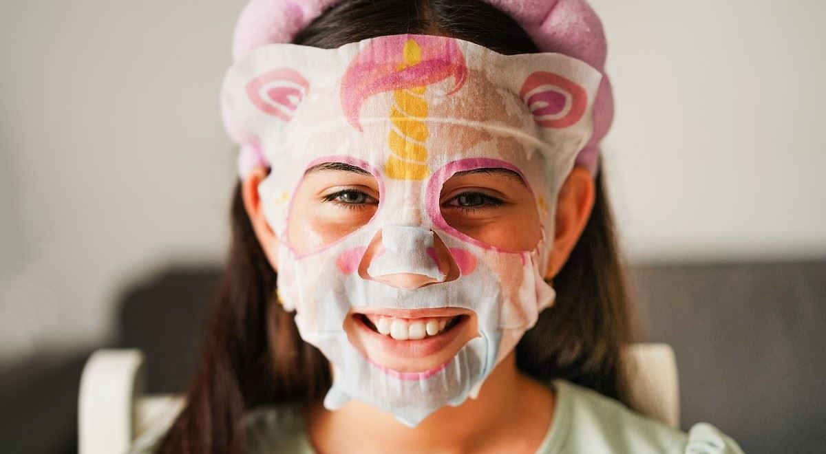 Kosmetika pro relax, nebo riziko? Plátýnkové masky v testu dopadly nejhůř