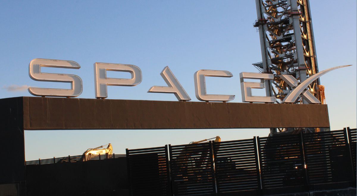 SpaceX Inclusion in NASDAQ-100 Raises Concerns for Small Investors