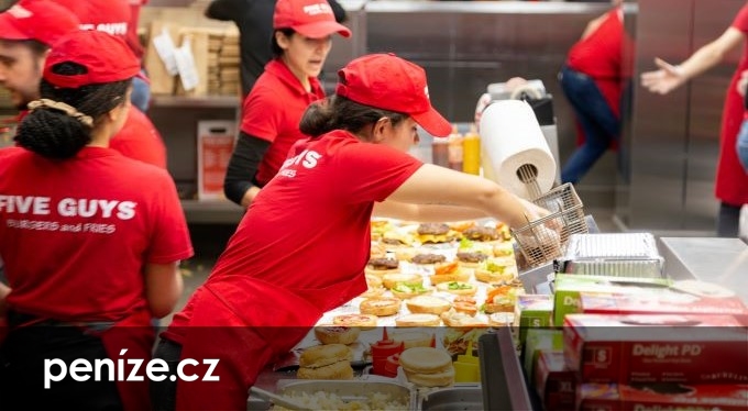 Fastfood, diskont i luxus. Značky, které v roce 2025 zamířily do Česka