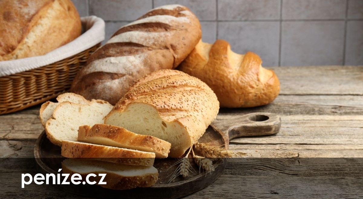 Za pečivo dají Češi i tisícovku měsíčně. Víme, jak ho koupit za zlomek ceny