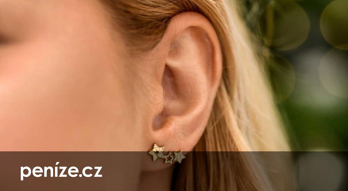 Jak kombinovat náušnice z chirurgické oceli se zimním lookem?