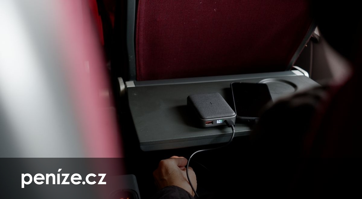 Nové omezení na palubě letadel. Lufthansa zakázala používání powerbank