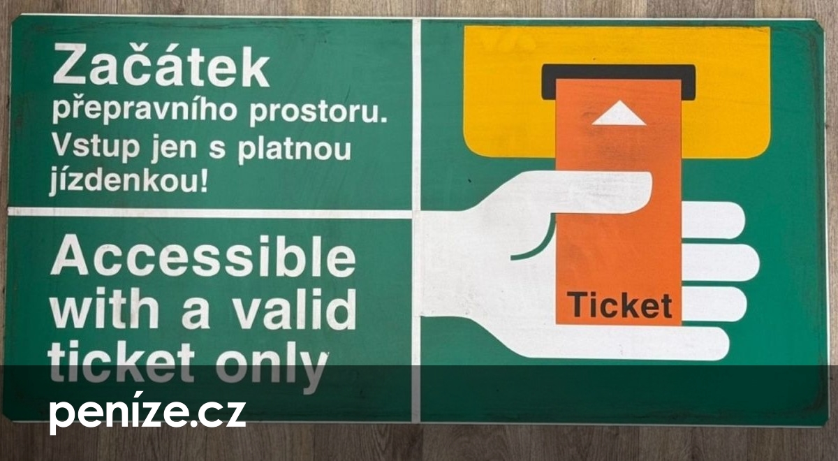 Kus metra do obýváku. Dopravní podnik prodává použité navigační tabule