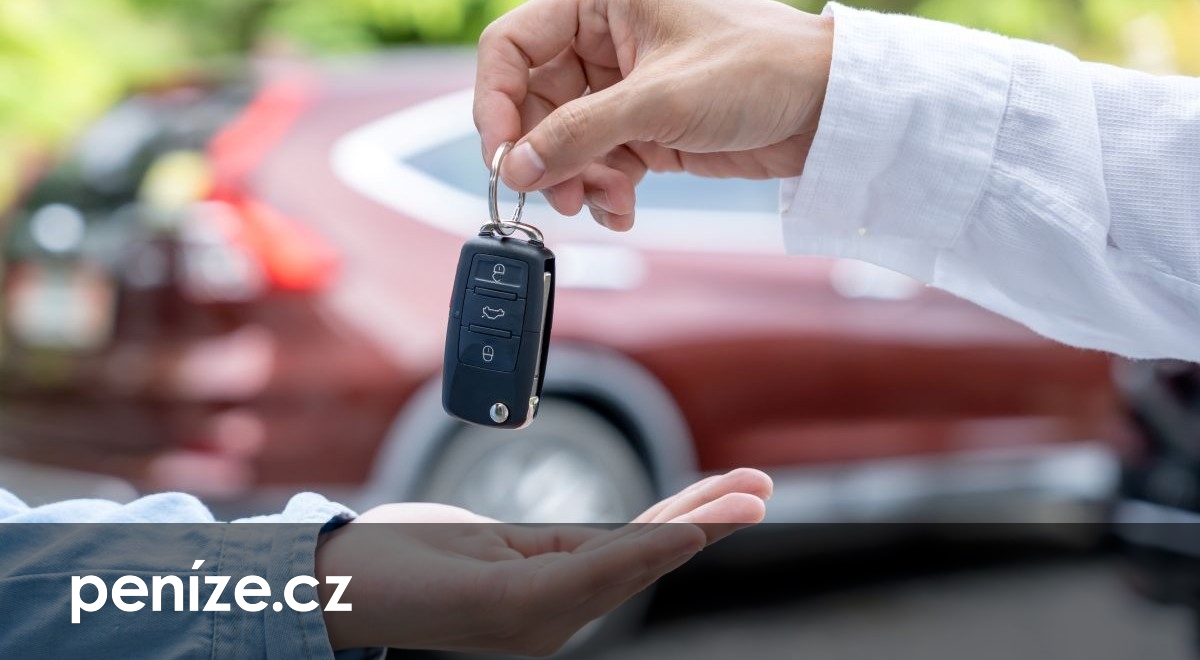 Koupila ojeté auto, pak se ozval exekutor. Co si ohlídat, abyste nepřišli o vůz i peníze
