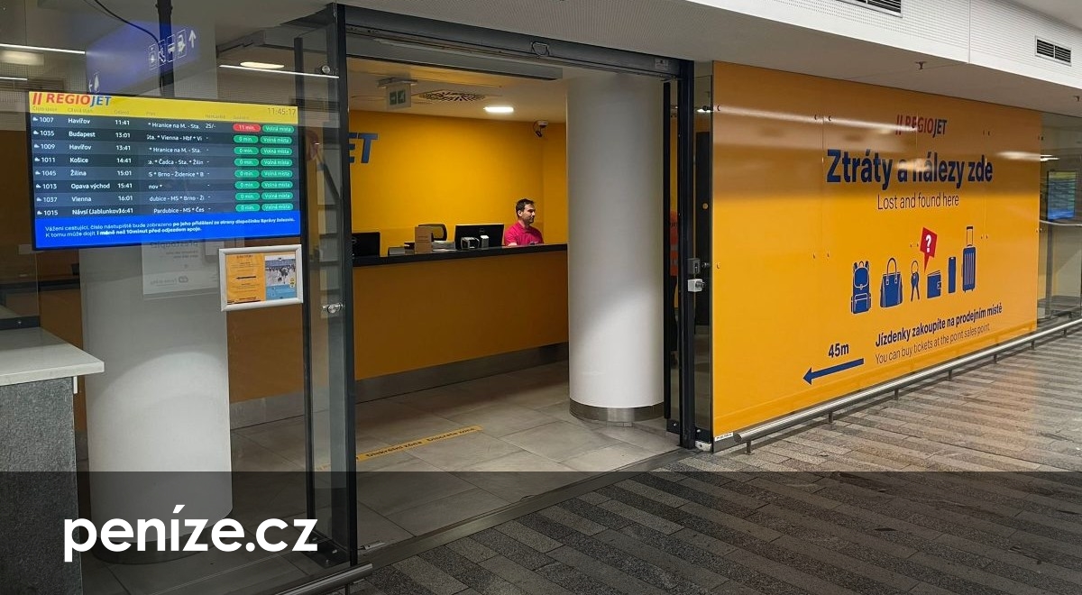 RegioJet otevřel ztráty a nálezy. Zapomenuté věci cestující najdou na pražském nádraží