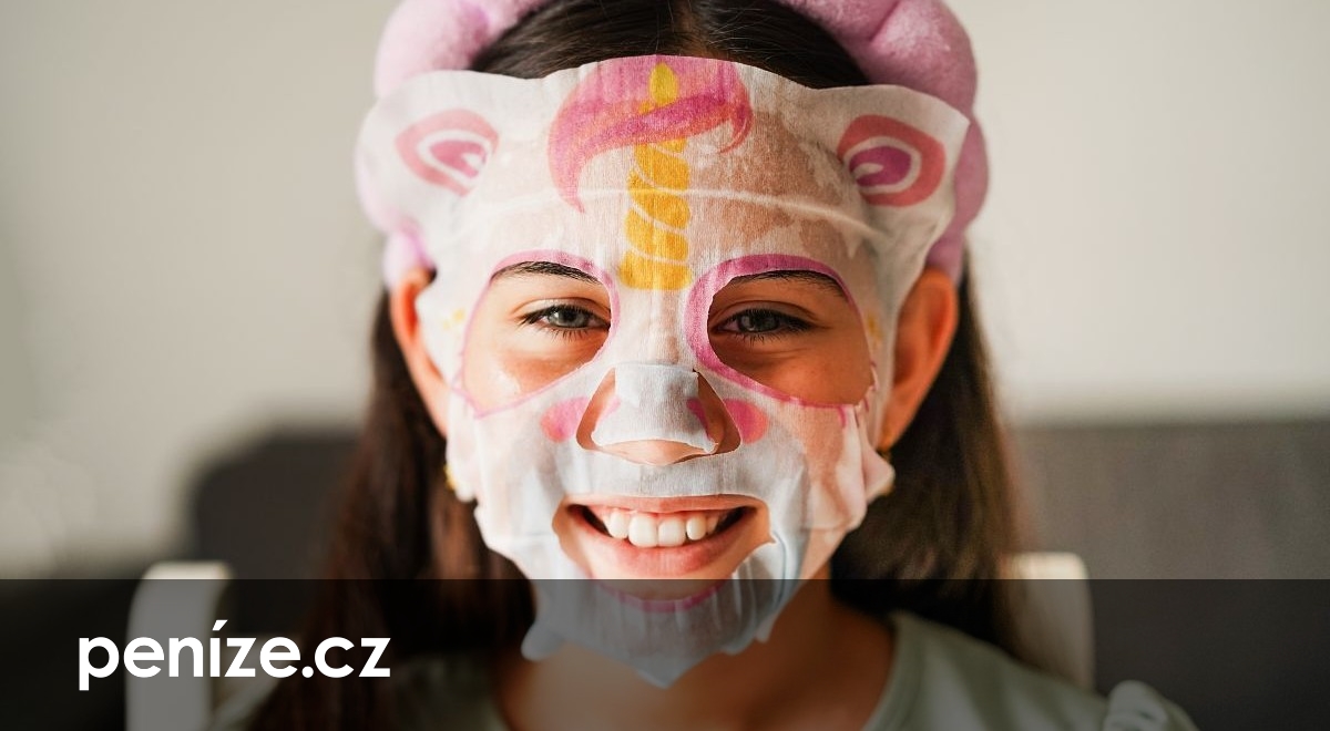 Kosmetika pro relax, nebo riziko? Plátýnkové masky v testu dopadly nejhůř
