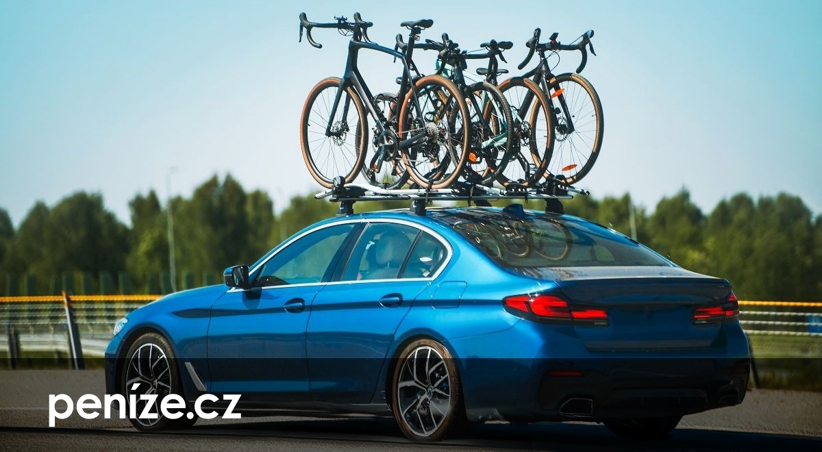 Kola na nosiči. Co když spadnou nebo poškodí jiné auto