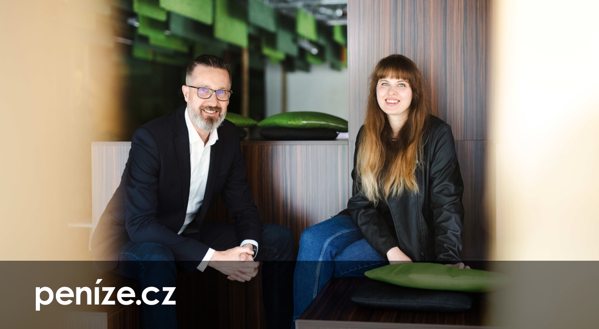 Ženy investují líp než muži. Paradoxně proto, že si míň věří