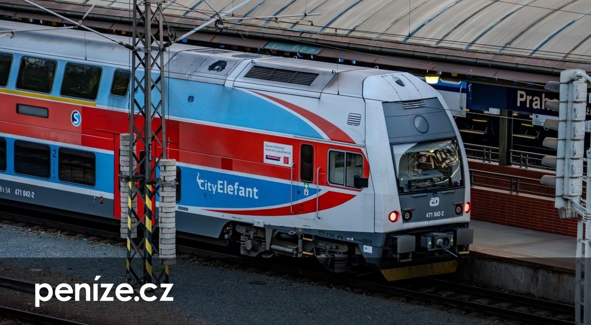 Odstavené CityElefanty komplikují cestování kolem Prahy. ČD pouští lidi do 1. třídy