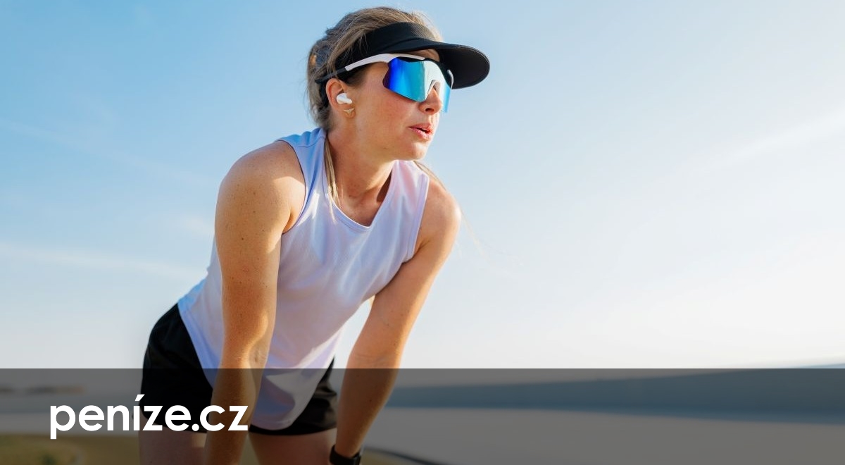 Sportovní trička pod lupou. Test odhalil bisfenoly i uvolňování mikroplastů