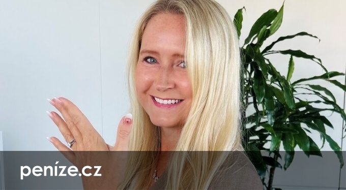 Bez karty, mobilu i hodinek. Zaplatit teď můžete nehtem, hlásí banka
